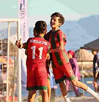 Bodrum'da 1. Günbatımı Çocuk Plaj Futbol Şenliği başladı