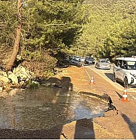 Bodrum'da ana su isale hattı patladı