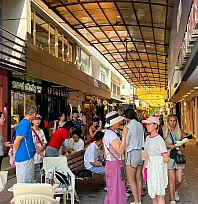 Çinli turistlerin Fethiye'deki buluşma noktası: Paspatur Çarşısı