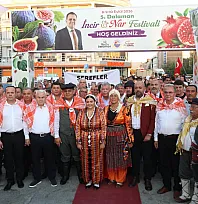 Dalaman'da Festival Coşkusu Başladı: 5. İncir ve Nar Festivali Kapılarını Açtı!