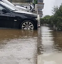 Dalaman'da sağanak yağış yolları göle çevirdi