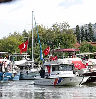 Dalyan Kanalı'nda 103 tekneyle Cumhuriyet'in 103. yılına özel kortej oluşturuldu