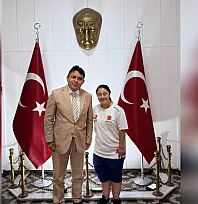 Down sendromlu milli sporcu Münevver Yılmaz'dan Kaymakam Kaya'ya ziyaret