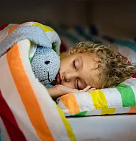 Düzenli uyku çocuklarda okul başarısını artırıyor