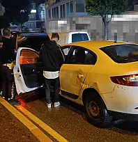 Ehliyetsiz sürücü kırmızı ışıkta bekleyen araca çarptı