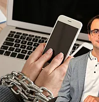 Ekran bağımlılığına karşı 'bağımlılık yapmayan telefon' tavsiyesi