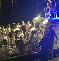 Fethiye açıklarında 7 göçmen kaçakçısı ile 25 düzensiz göçmen yakalandı