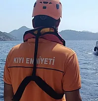 Fethiye açıklarında sürüklenen teknedeki 3 kişi kurtarıldı