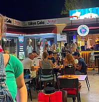 Fethiye Çalış'ta akşam hareketliliği esnafın yüzünü güldürüyor