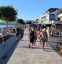 Fethiye Çalış'ta akşam saatlerinde hareketlilik sürüyor