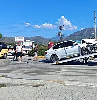 Fethiye Çamköy Kavşağı'nda kaza: 3'ü ağır 7 yaralı