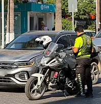 Fethiye Çarşı Caddesi'nde Hatalı Parka Geçit Yok