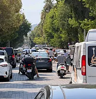 Fethiye Çarşı'da Gün İçinde Trafik Yoğunluğu