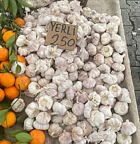 Fethiye Cuma Pazarı'nda 'Sarımsak' altınla yarışıyor: Kilosu 250 Lira