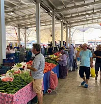 Fethiye Cumartesi Pazarı'nda Alışveriş Hareketliliği