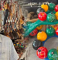 Fethiye'de Çalıca Pazarı'nın müzik dolu tezgahı