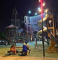 Fethiye'de Çocukların Akşam Eğlencesi: Şehit Fethi Bey Parkı Yoğun İlgi Görüyor