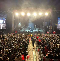Fethiye'de Cumhuriyet Bayramı Derya Uluğ Konseriyle Taçlandı