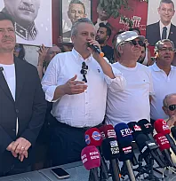 Fethiye'de duygusal veda: 'Bir gün geri dönmek üzere baba ocağımıza veda ediyoruz'