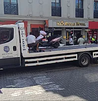 Fethiye'de Eksik Evraklı Motosiklet Çekiciyle Otoparka Götürüldü