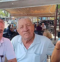 Fethiye'de Emeklilere Mikrofon Uzatıldı: '23 Bin 552 Lira ile Geçinmek Mümkün Değil' Diyen de Var, 'Yeter' Diyen de