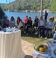 Fethiye'de Gebe Buluşması: Anne Adayları Doğuma Uzmanlarla Hazırlandı