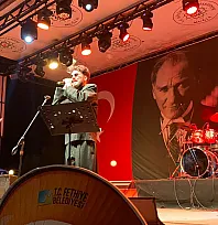 Fethiye'de gündüz gökyüzü, gece müzik şöleni