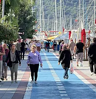 Fethiye'de Güneş Yüzünü Gösterdi, Kordonda Yoğunluk Yaşandı