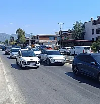 Fethiye'de KPSS Yoğunluğu: Turgut Özal Bulvarı'nda Kilometrelerce Trafik
