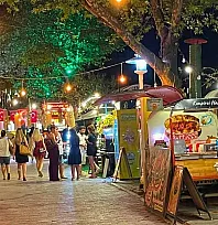 Fethiye'de Lezzet Sokağı Akşamları Turistlerin İlgi Odağı Oluyor