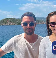 Fethiye'de mavinin keyfini çıkardılar: 'İş stresinden kaçmak için birebir'