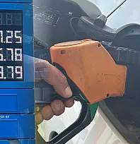 Fethiye'de motorine indirim beklentisi: Gözler gece yarısında
