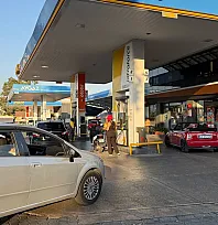 Fethiye'de Motorine Zam Öncesi Akaryakıt İstasyonlarında Kuyruk Oluştu