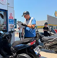 Fethiye'de muayene zamanı gelen motosikletler TÜVTÜRK yolunda