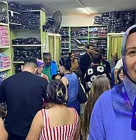 Fethiye'de okul alışverişi hızlandı: Öğretmen önlüğü ve okul kıyafeti yoğunluğu
