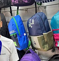 Fethiye'de Okul Çantası Yoğunluğu: Veliler Ortopedik ve Kullanışlı Modelleri Tercih Ediyor