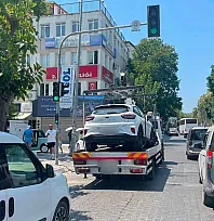 Fethiye'de park yasağını ihlal etti, aracı trafik ekiplerince çekildi
