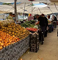 Fethiye'de Perşembe Pazarı'nda sebze ve meyve fiyatları