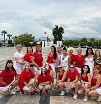 Fethiye'de Rus dans grubundan renkli gösteri