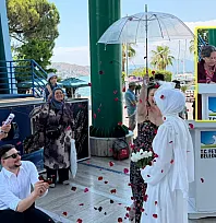 Fethiye'de sevgiye 'Evet': İşitme engelli genç çift hayatlarını birleştirdi