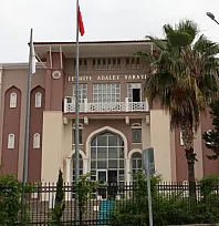 Fethiye'de  silahla 3 kişiyi öldüren, 2 kişiyi yaralayan sanık yeniden yargılanıyor