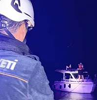 Fethiye'de sürüklenen teknedeki 2 kişi kurtarıldı