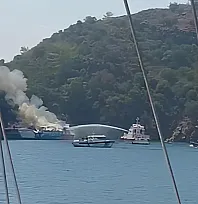 Fethiye'de tekne yangını: Katrancık Adası yakınlarında söndürme çalışmaları sürüyor