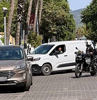 Fethiye'de Trafik Denetimi: Hatalı Park Eden Sürücüler Tek Tek Uyarıldı