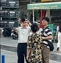 Fethiye'de Üç Dilli Yönlendirme Tabelaları İlgi Görüyor: Gözler Şimdi Ölüdeniz'de