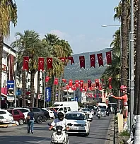 Fethiye'de Zafer Bayramı gururu: Caddeler ay yıldızlı bayraklarla donatıldı