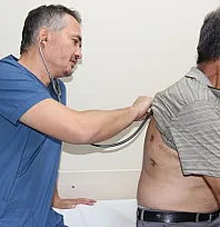 Fethiye'den Denizli'ye giden hastanın akciğerinden 20 santimetrelik dev bül çıkarıldı