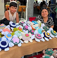Fethiye'den turistlere el emeği hatıra: Örgü caretta carettalar