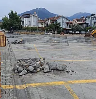 Fethiye Foça'da kurulan 'Pazar Pazarı'nın üzeri kapatılıyor