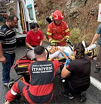 Fethiye Göcek'te trafik kazası: 1 kişi araçta mahsur kaldı